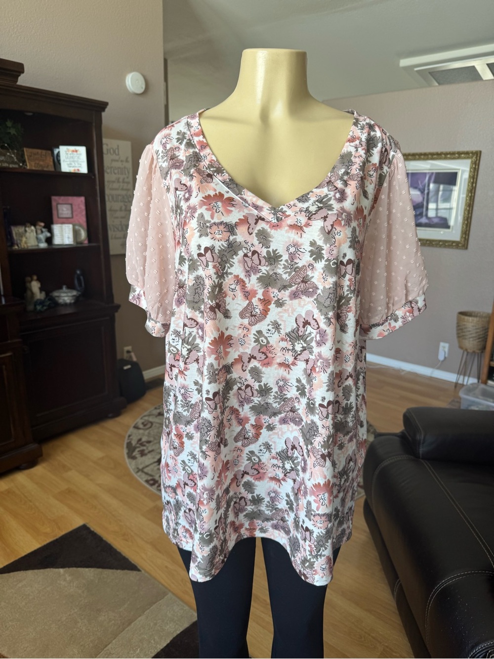 Boutique floral multicolored short sleeve V-neck blouse-size 1X